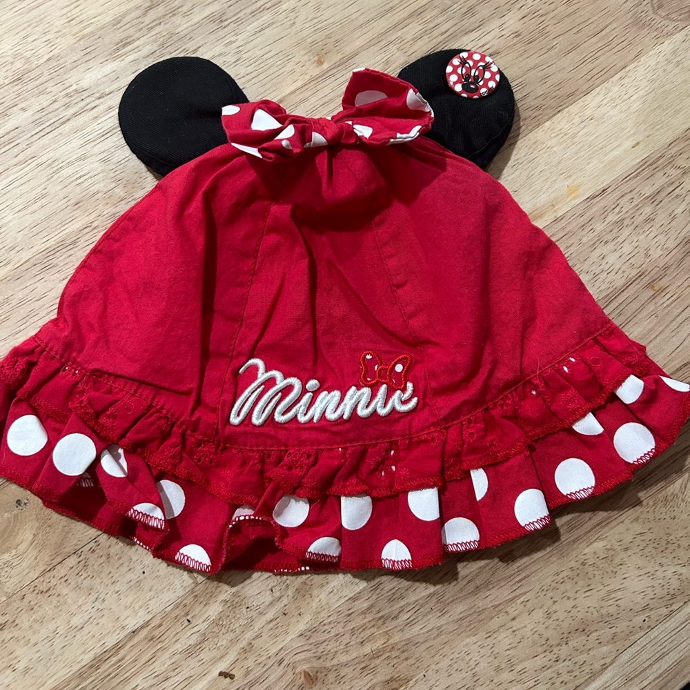 Girls Minnie Mouse bucket hat. One‎ size red